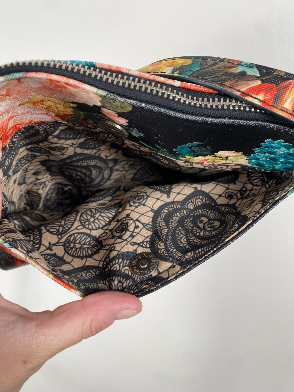 CARLOS By Carlos Santana Purse Women’s Crossbody Black Floral - Picture 6 of 9